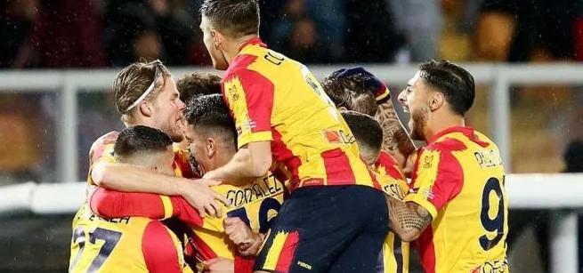 开云平台-包含士饵士伯林连续轮不胜，保级压力加剧的词条