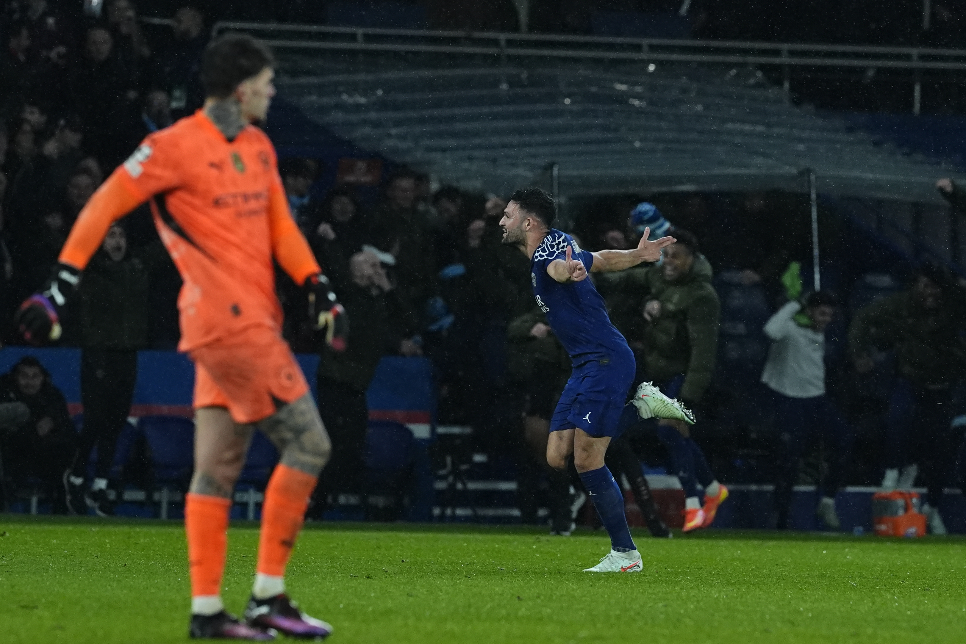 巴黎圣日耳曼主场大胜里昂,取得胜利 巴黎圣日耳曼主场大胜里昂,取得胜利