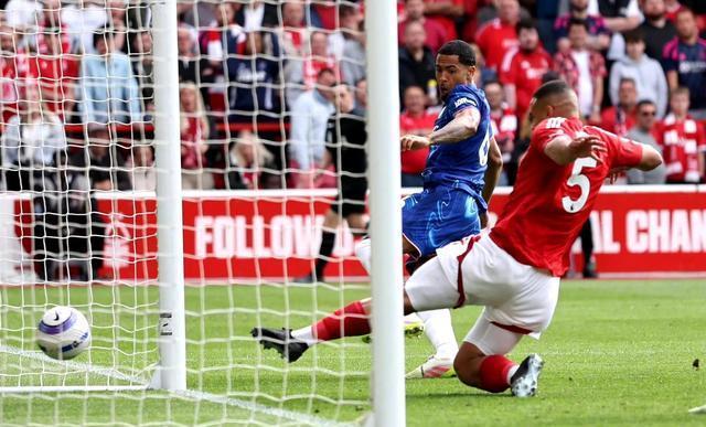 开云体育官网-一场焦点对决引发球迷热议，胜负悬念难料的简单介绍