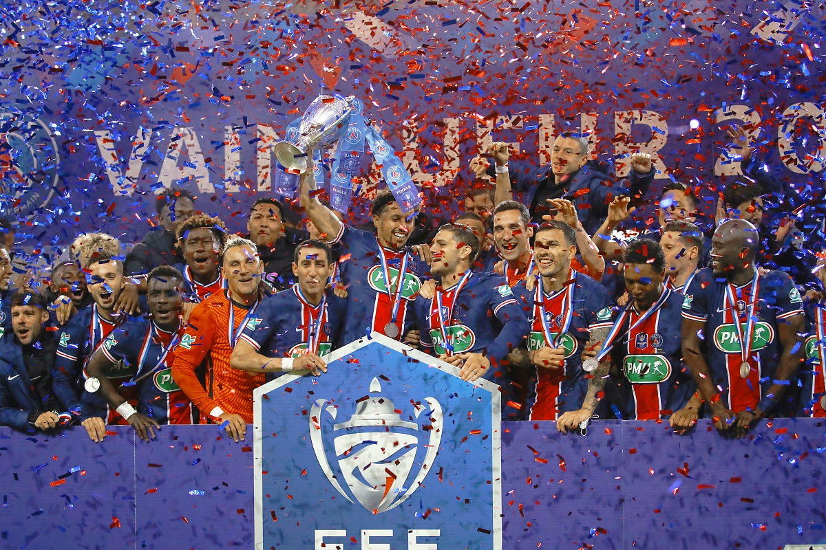 开云官网-欧洲足球赛场上演精彩绝伦比赛