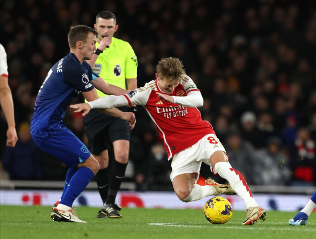 阿森纳客场不敌西汉姆联,遭遇颓势 阿森纳客场不敌西汉姆联,遭遇颓势