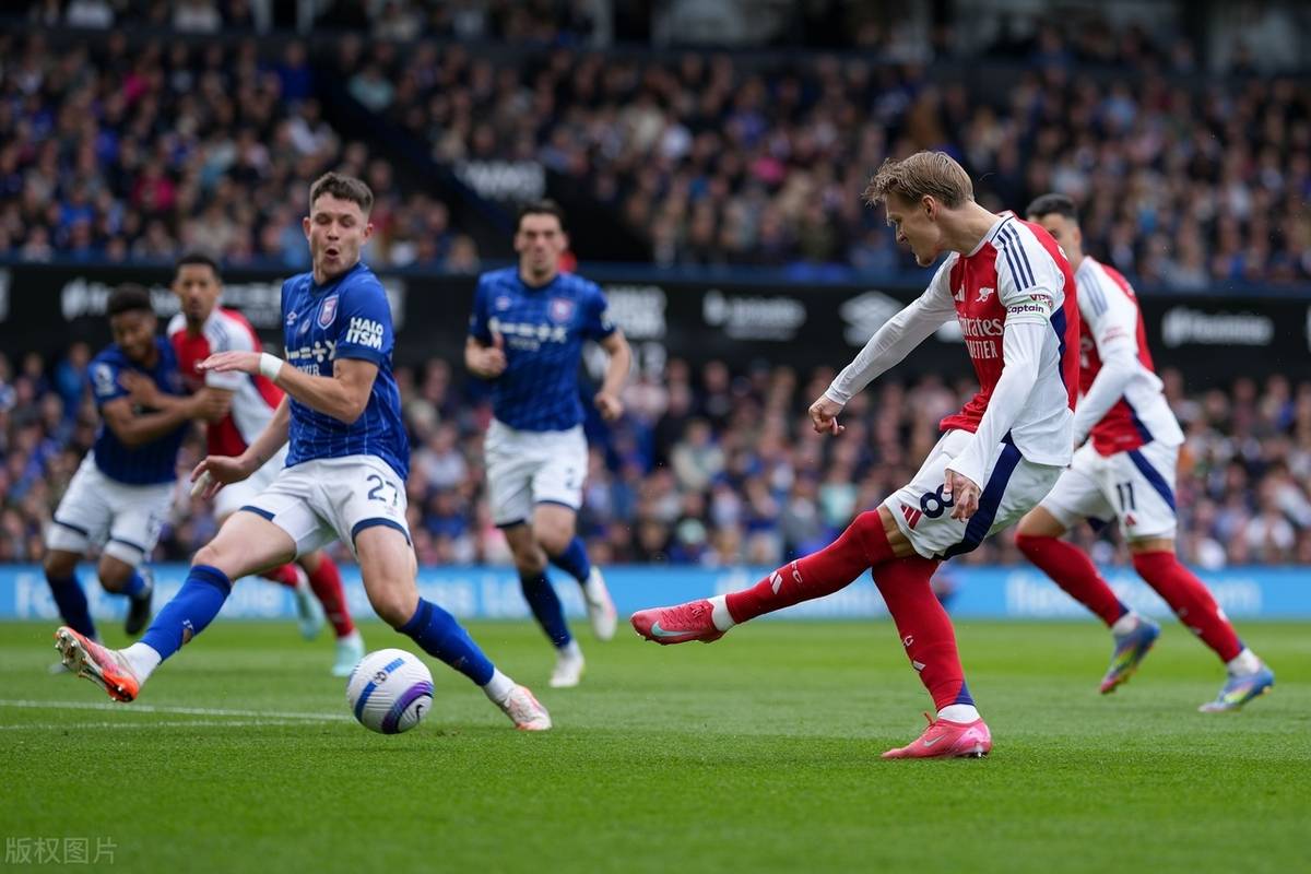 包含水晶宫客场连胜，跻身前十的词条