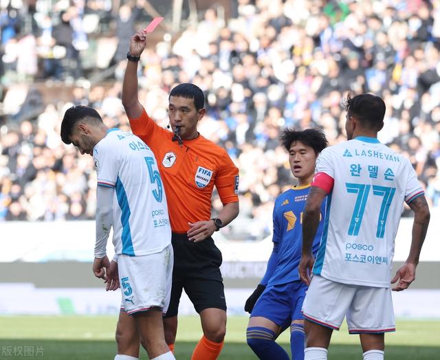 开云体育在线-天津泰达抢分河南建业，保住争冠希望的简单介绍