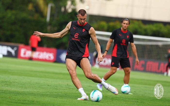 AC米兰全队协力,雄心勃勃争取联赛的简单介绍 AC米兰全队协力,雄心勃勃争取联赛的简单介绍