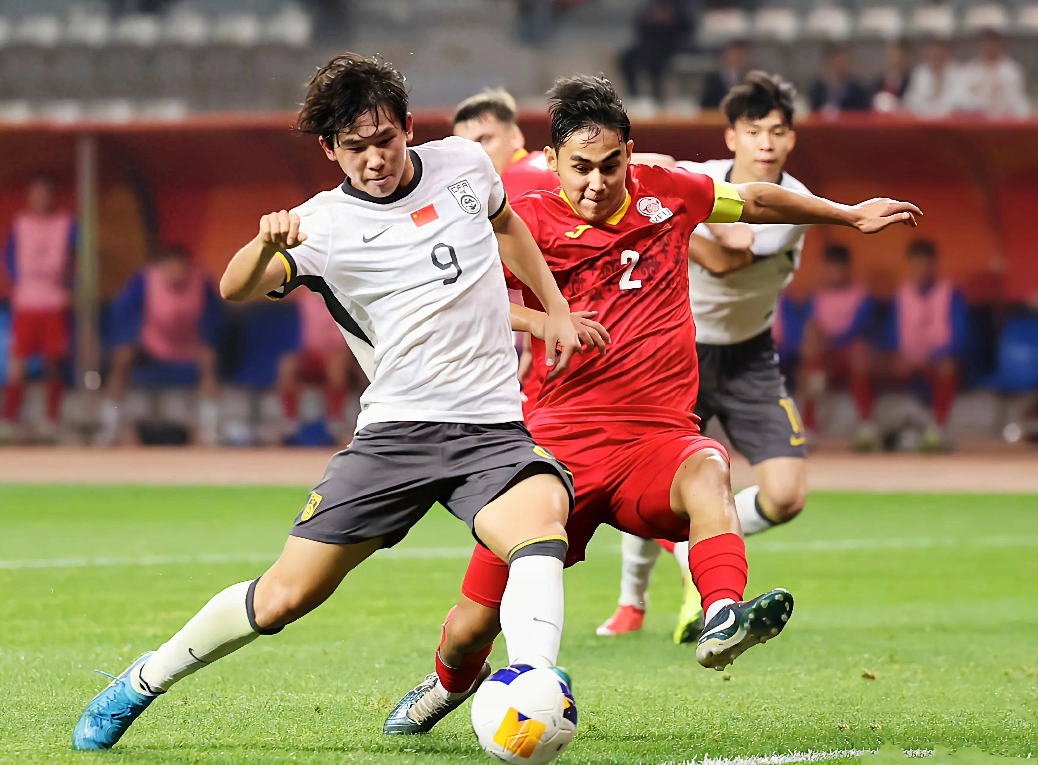 开云APP-关于一场技战术实力较量，胜负未定悬念重重的信息