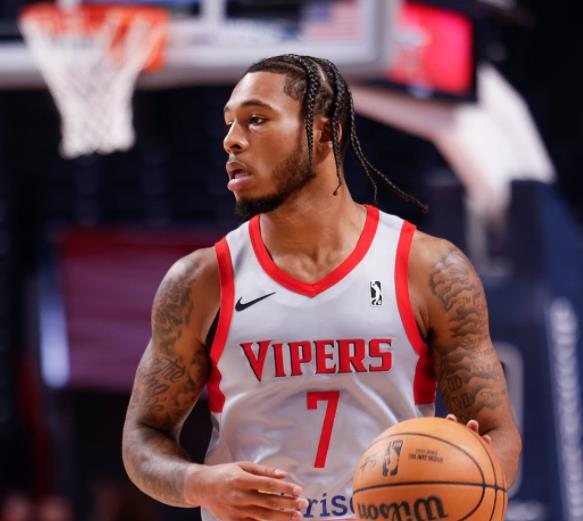 火箭队调整战术,为下一场比赛做好准备 火箭队调整战术,为下一场比赛做好准备