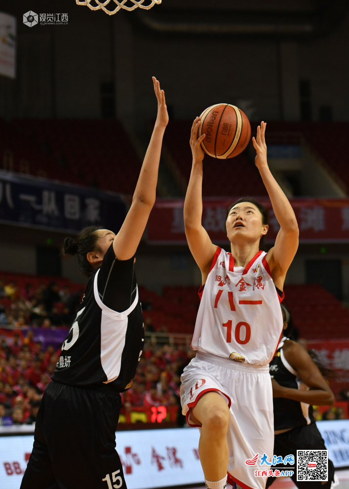 开云平台-包含共同拼搏，球队精神风貌感染全场的词条