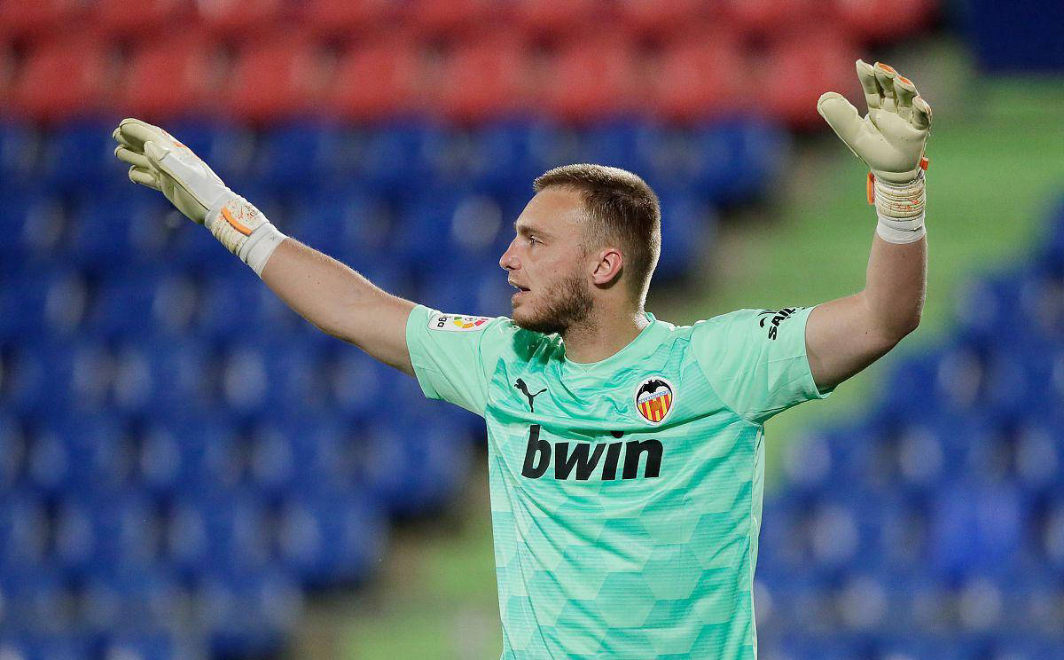 开云体育下载-巴伦西亚斯奋力防守，收获不败战绩的简单介绍