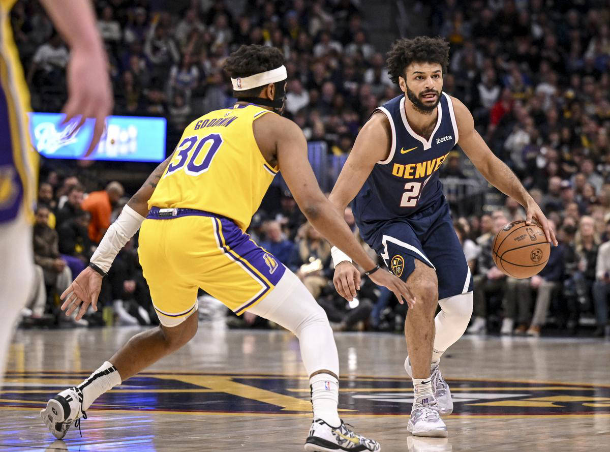 爵士球员发挥出色,带队获胜 爵士球员发挥出色,带队获胜