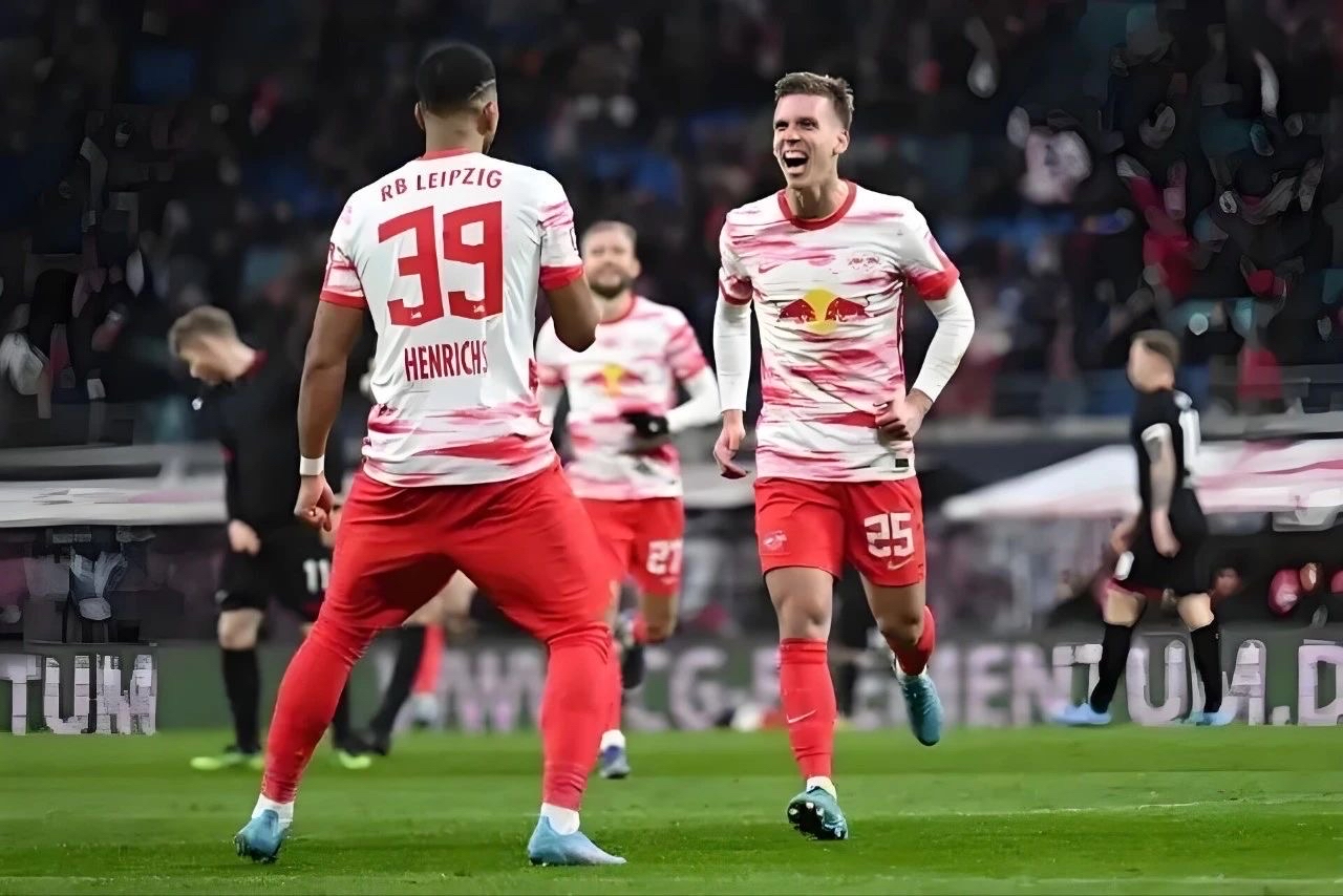 开云体育中国-斯图加特阵容调整频繁，球队整体稳定性受挑战