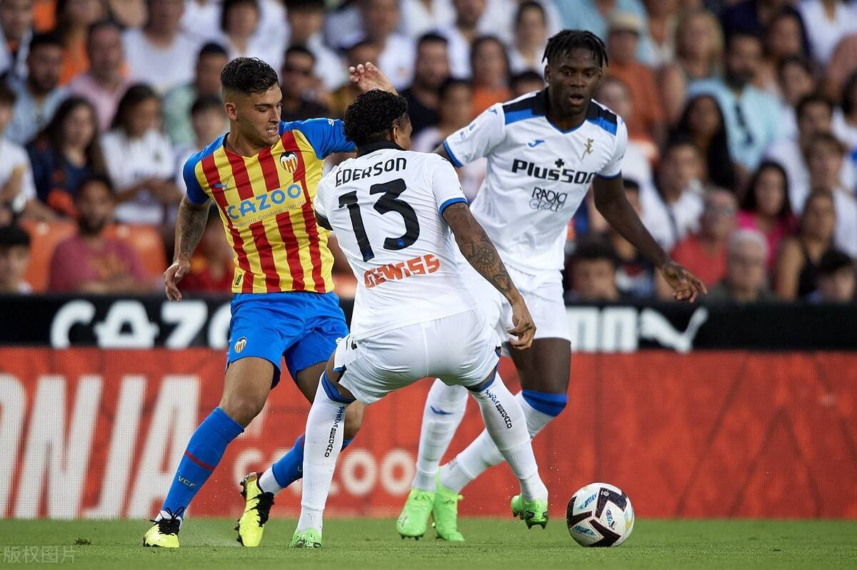 开云体育官网-瓦伦西亚客场大胜雷恩，晋级淘汰赛