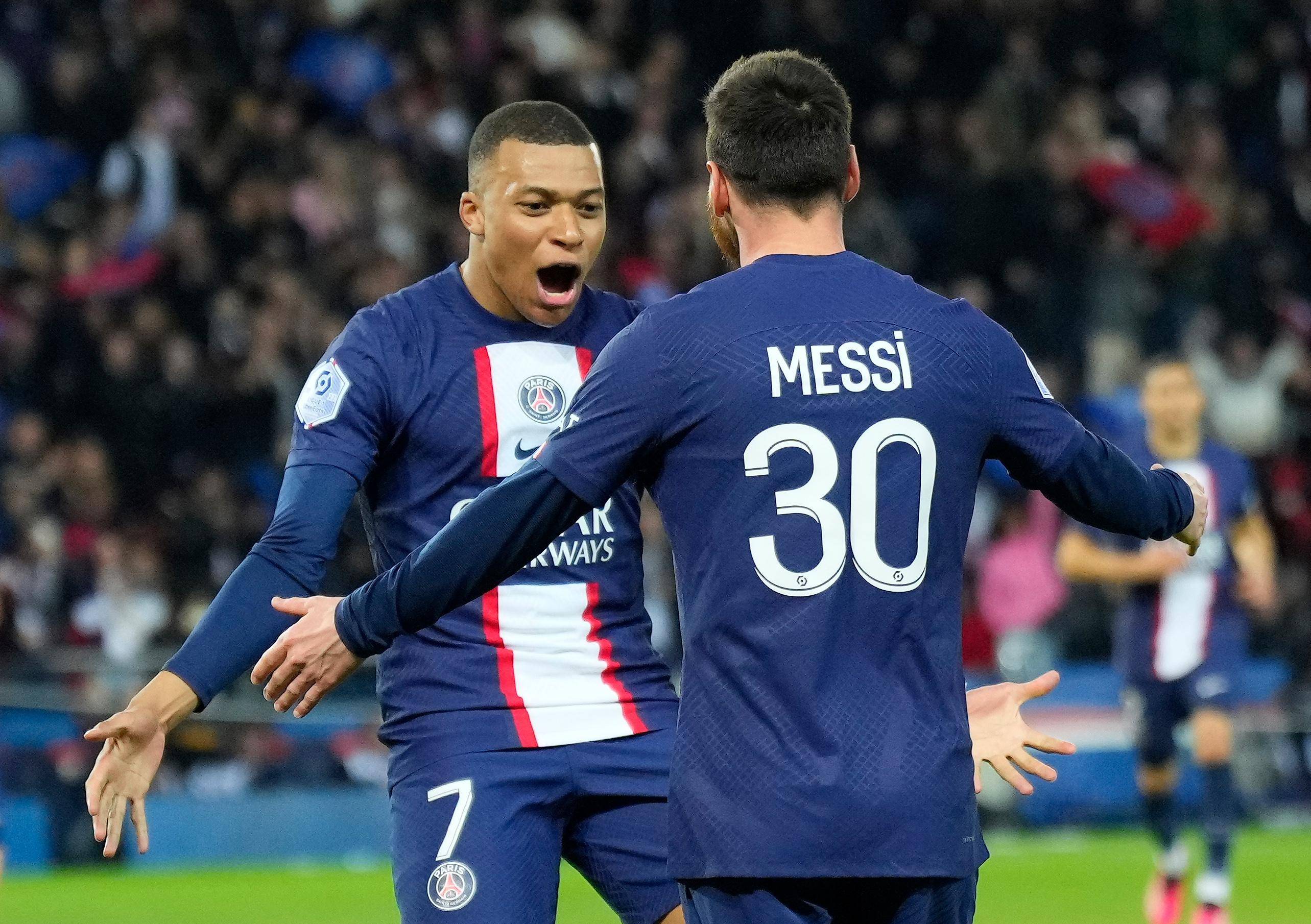 开云体育在线-甘冈客场击败朗斯，取得关键三分