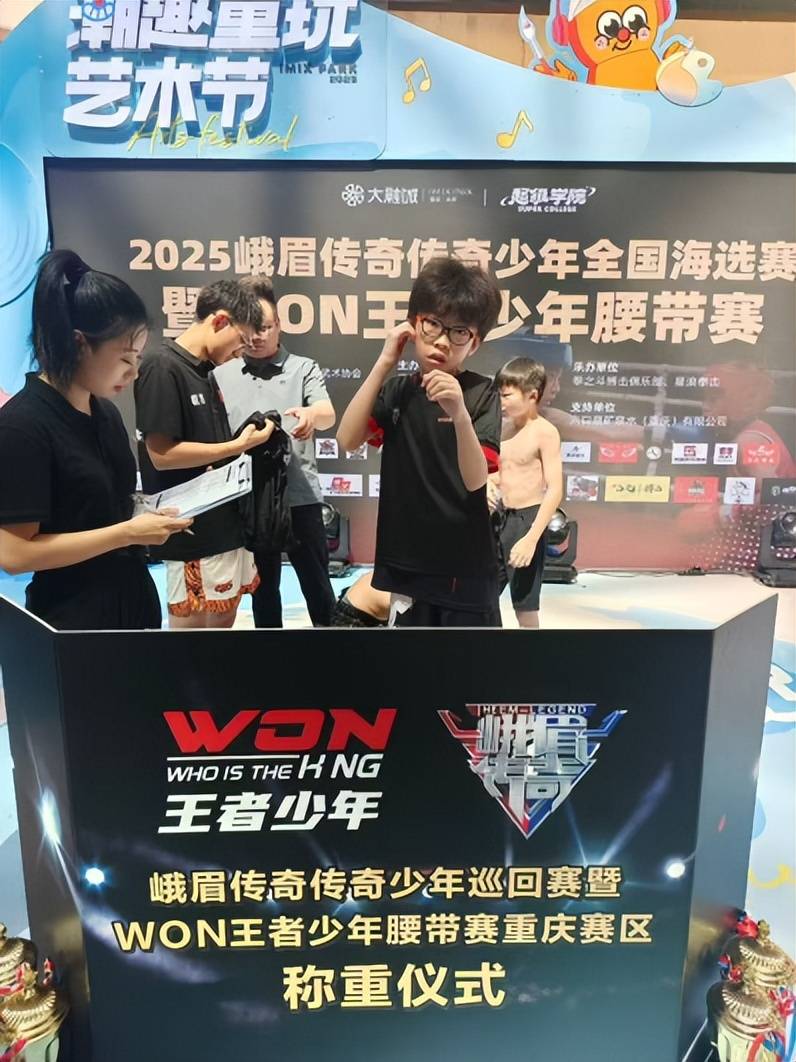 包含万众瞩目!球场擂台逐鹿,决出胜者的词条 包含万众瞩目!球场擂台逐鹿,决出胜者的词条