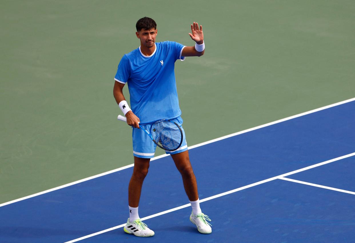 迪拜举行网球比赛，国家队表现惊险