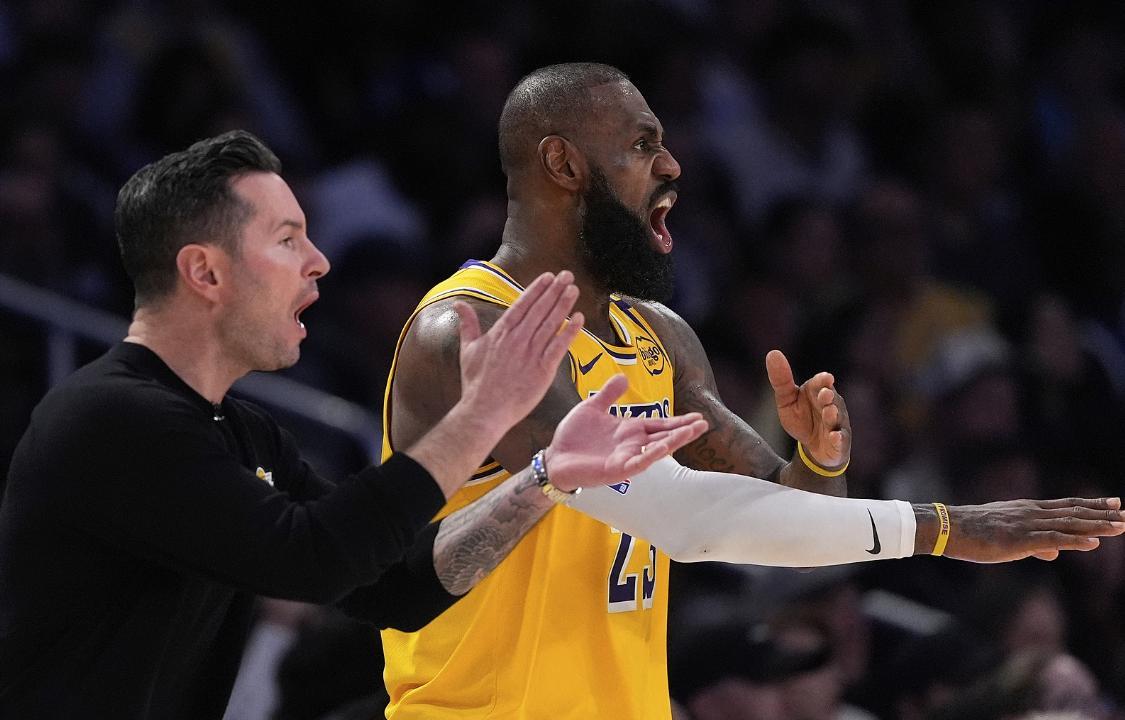 棒球明星詹姆斯将逆转