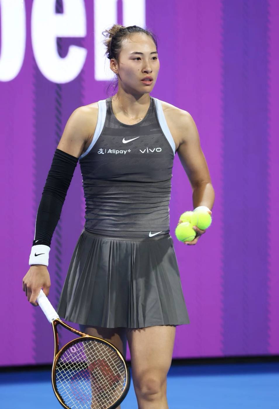 迪拜举行网球比赛，国家队表现关键