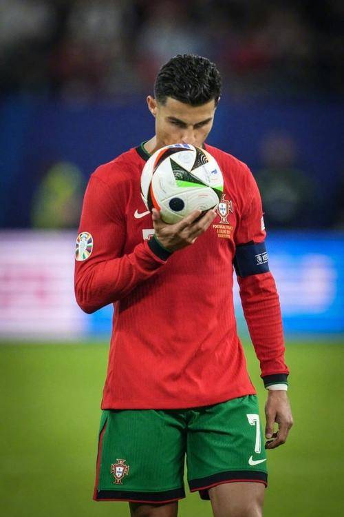 开云体育在线-足球明星C罗将伤退