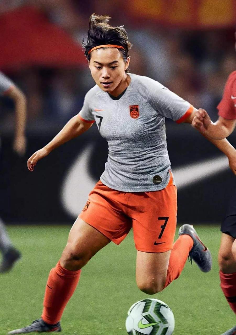 关于英格兰女足队员团结一心为国争光的信息 关于英格兰女足队员团结一心为国争光的信息