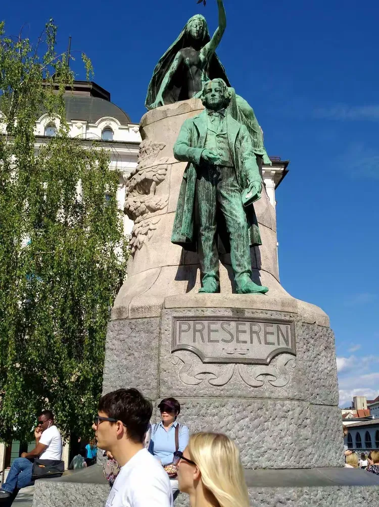 斯洛文尼亚队优势明显,获得双倍喜悦 斯洛文尼亚队优势明显,获得双倍喜悦