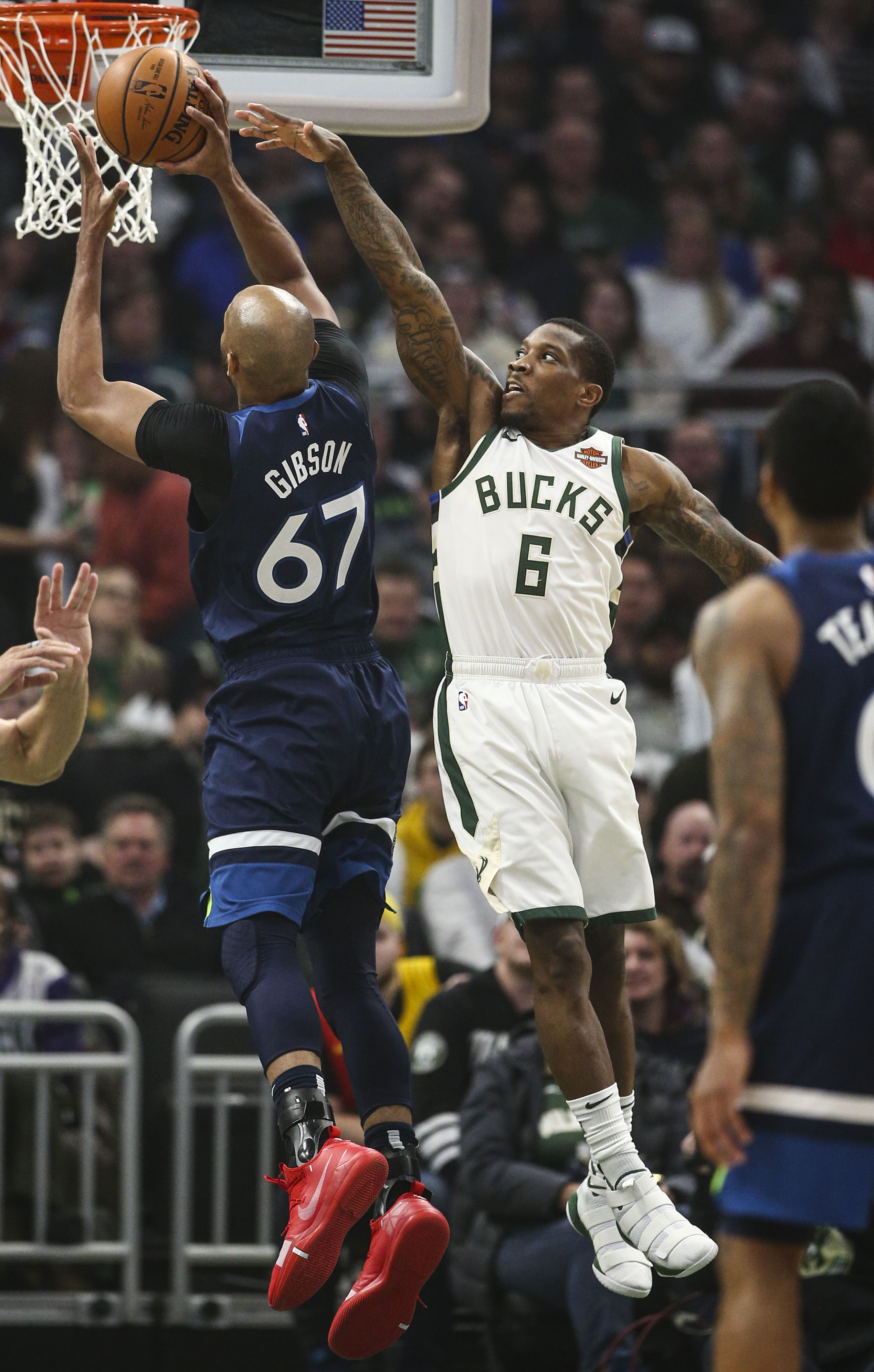 雄鹿队遭遇溃败,米罗蒂奇杀出重围 雄鹿队遭遇溃败,米罗蒂奇杀出重围