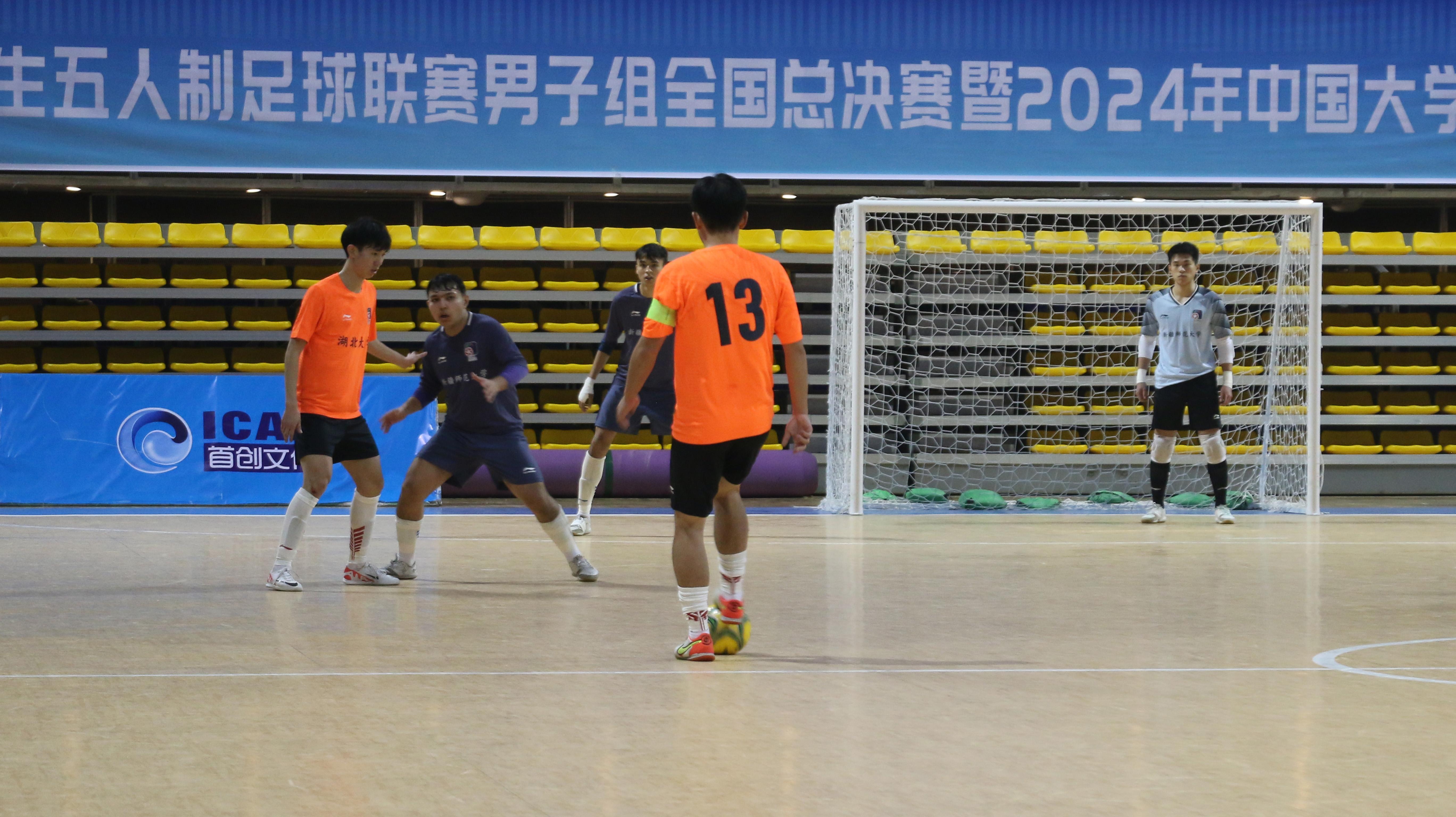 开云体育官网-关于紧张激烈的足球比拼，现场热闹非凡的信息