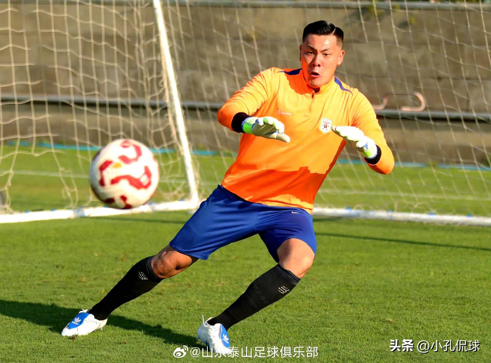 外援球员表现出色,助力球队逆转胜利 外援球员表现出色,助力球队逆转胜利