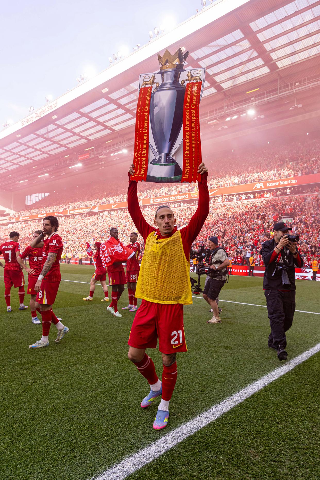 开云下载-利物浦队员赛场亮相，精彩表现备受赞誉