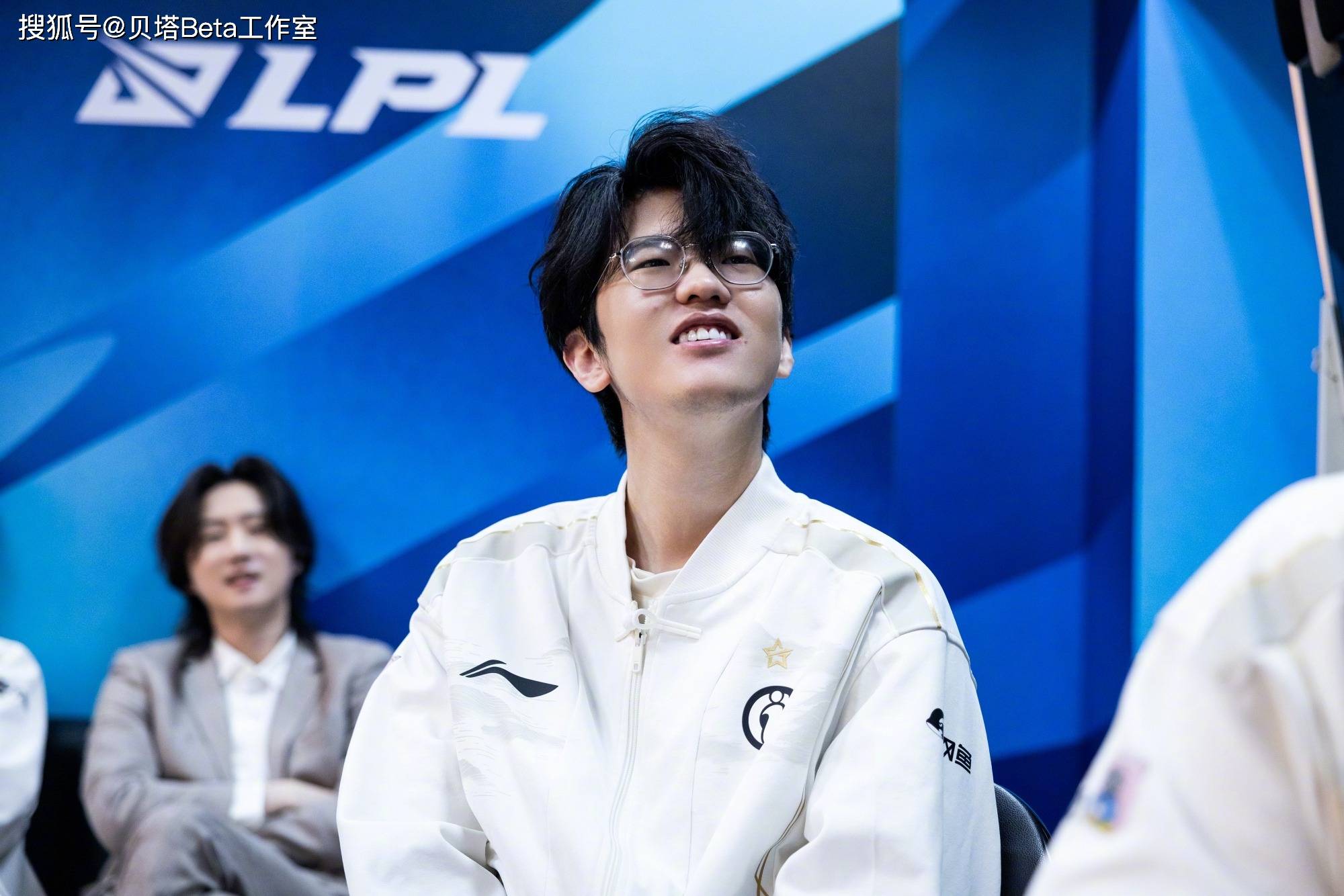 开云官网-IG横扫JDG，Knight操刀奇招英雄翻盘成都决赛之夜3:1（广州）