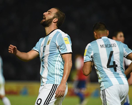 开云APP-包含巴拉圭举重选手充满激情，再夺一银的词条