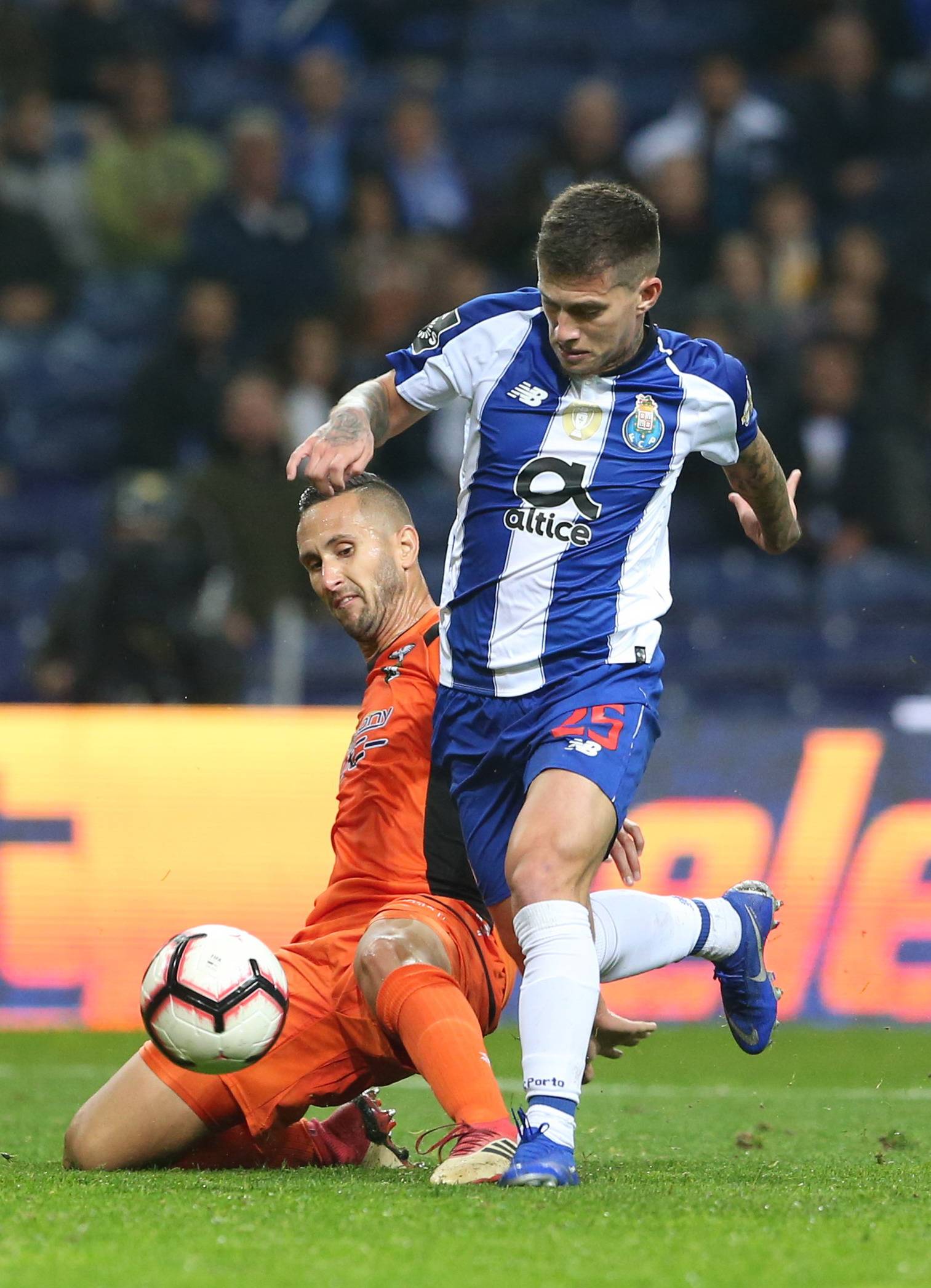 南美足球联赛激战不停,冠军之路任重道远 南美足球联赛激战不停,冠军之路任重道远