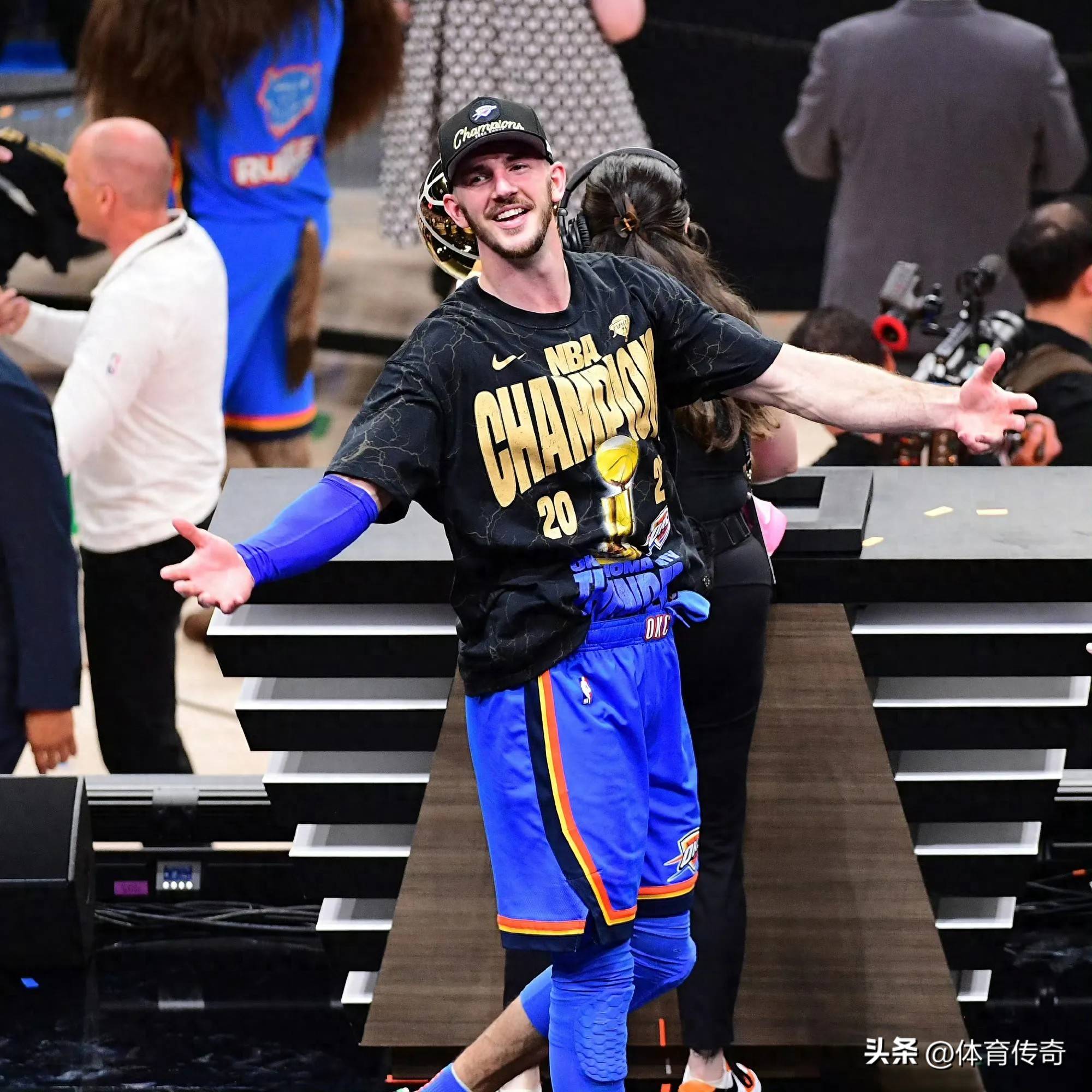 开云平台-包含鹈鹕翻盘湖人，卡鲁索一己之力扛起全队的词条