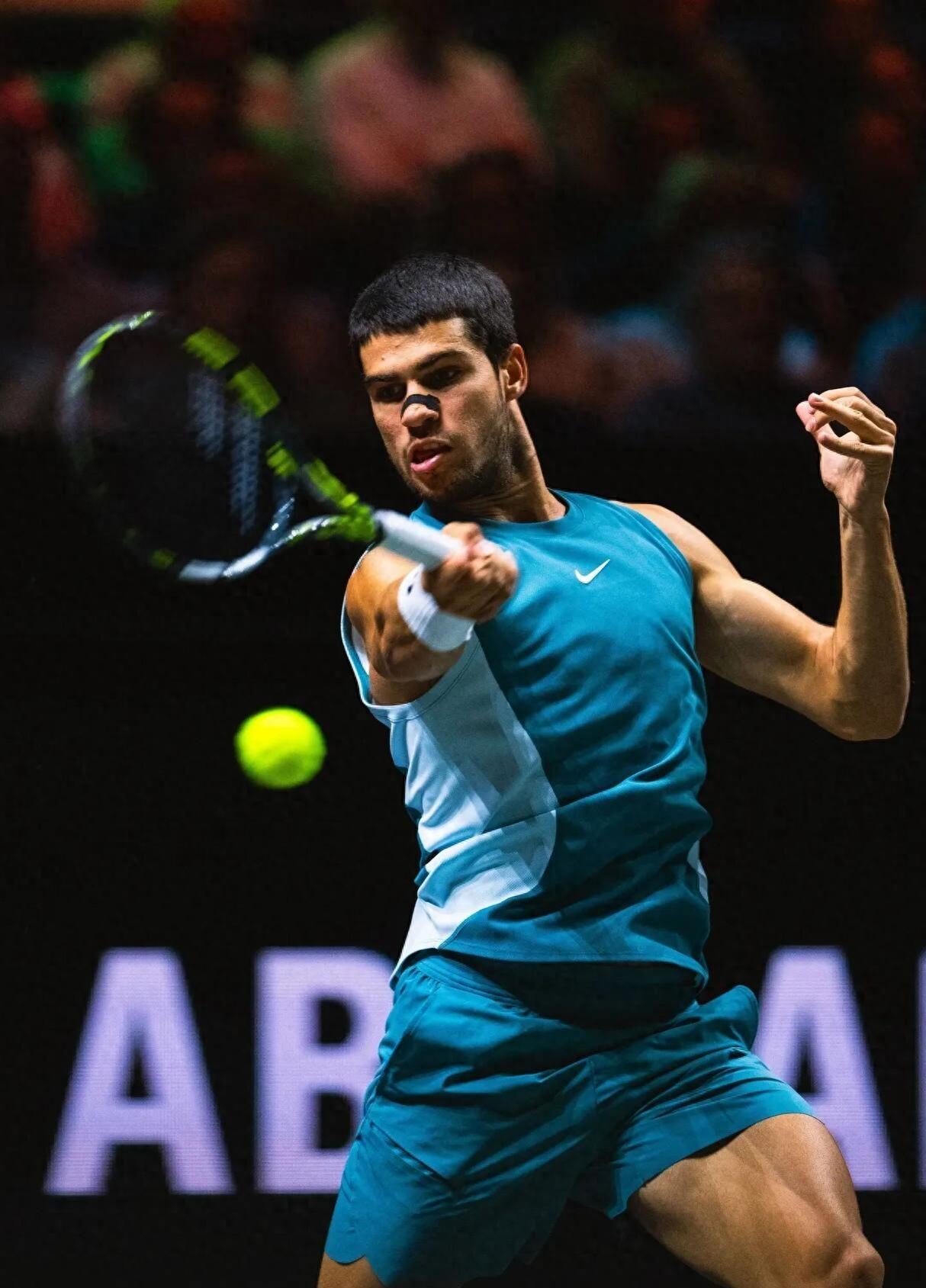 包含西班牙网球队鏖战美国网球队,费德勒打破历史纪录的词条 包含西班牙网球队鏖战美国网球队,费德勒打破历史纪录的词条