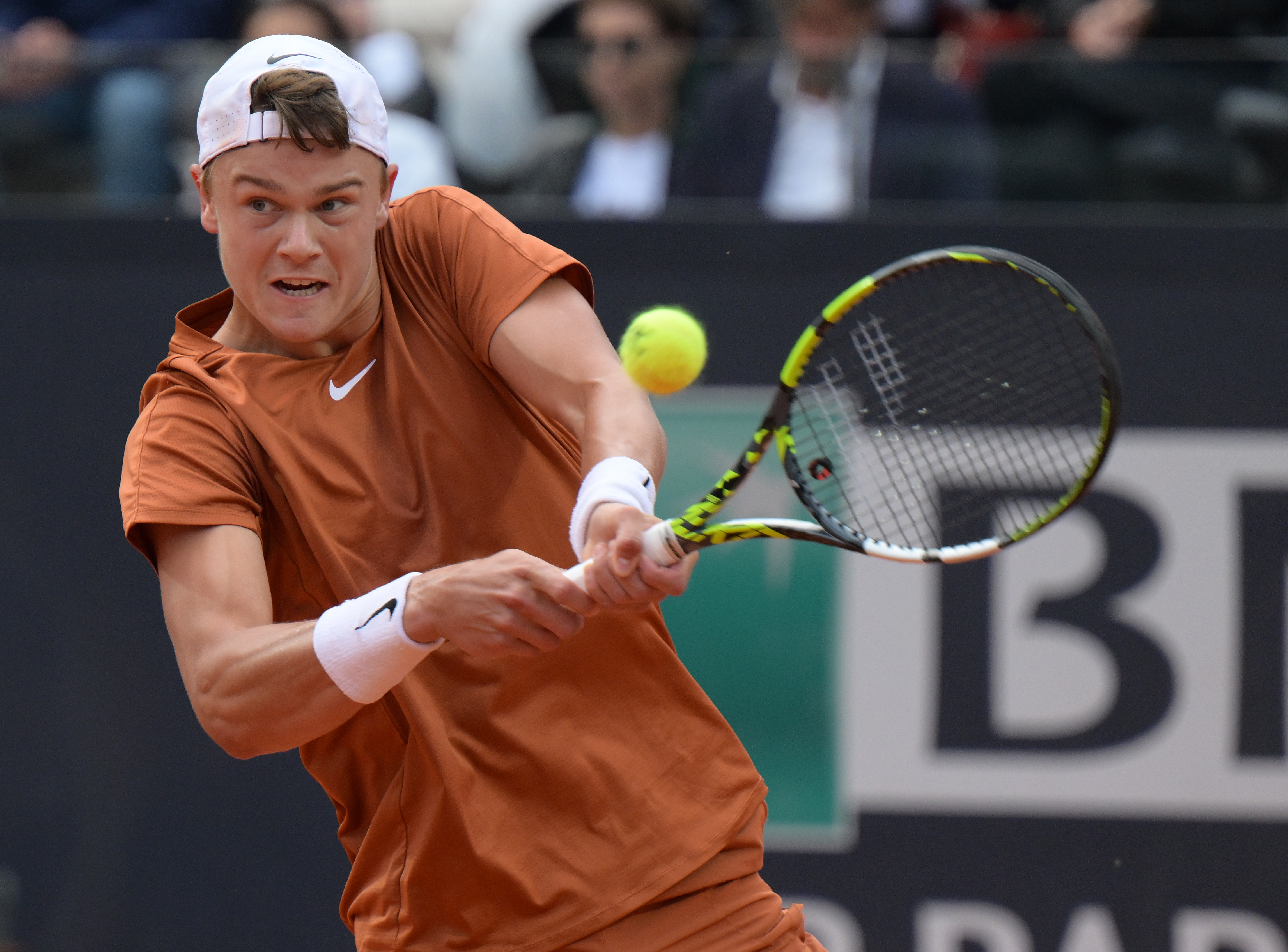 开云下载-美国网球队绝地反击西班牙网球队，梅德韦杰夫关键制胜的简单介绍