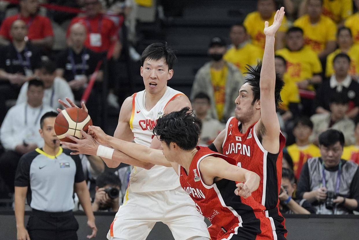 中国男篮血洗日本男篮，特雷杨三分雨点燃全场的简单介绍