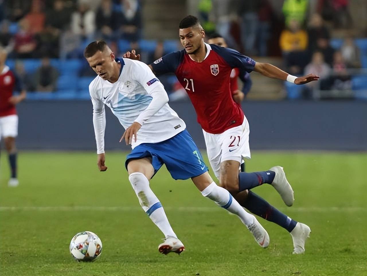 丹麦完胜土耳其，库尔图瓦关键制胜