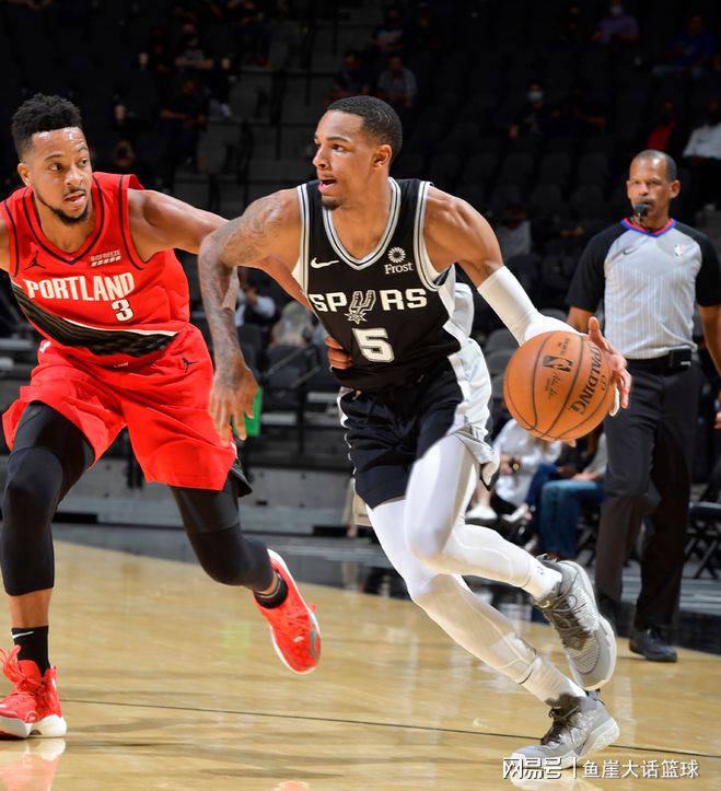 马刺横扫四川队，麦科勒姆扛起全队